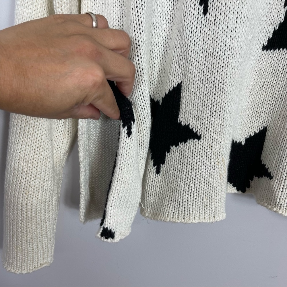 H&M Divided Star Sweater Size Small NWT - Picture 2 of 9